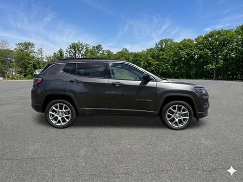Used 2023 Jeep Compass Latitude AWD/4WD image 10