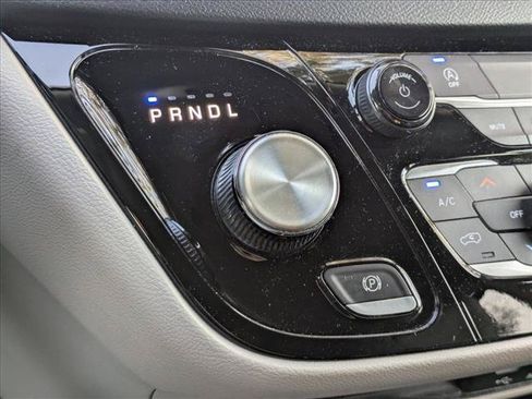 Used 2020 Chrysler Voyager Lxi FWD image 9