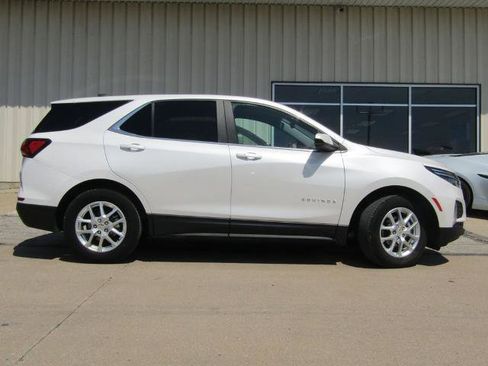 Used 2024 Chevrolet Equinox LT AWD/4WD image 2