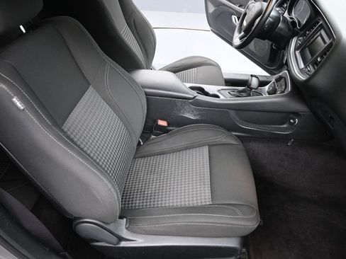 Used 2017 Dodge Challenger SXT image 12