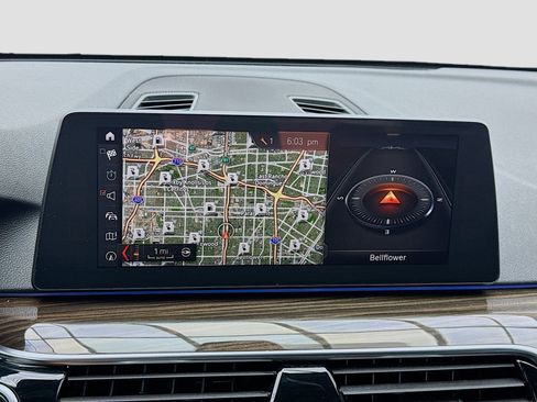 Used 2018 BMW 530e 530e iPerformance image 9