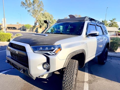 Used 2019 Toyota 4Runner TRD Off-Road Premium AWD/4WD image 3