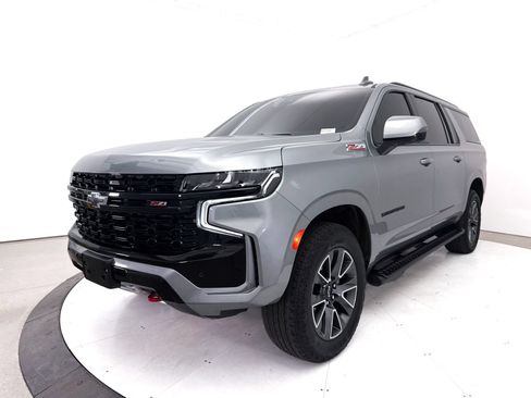 Used 2024 Chevrolet Suburban Z71 w/ Luxury Package AWD/4WD image 18