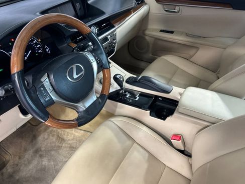 Used 2013 Lexus ES 300h w/ Premium Pkg FWD image 14