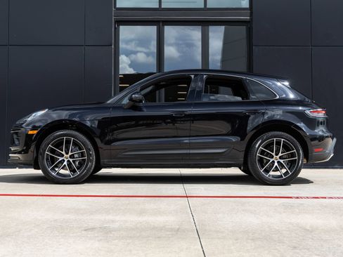 Certified 2026 Porsche Macan AWD/4WD image 2