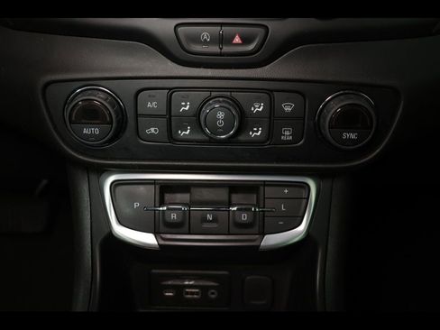 Used 2022 GMC Terrain SLE w/ Driver Convenience Package image 27