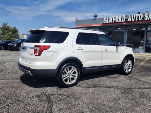 Used 2017 Ford Explorer XLT w/ Equipment Group 202A AWD/4WD image 10