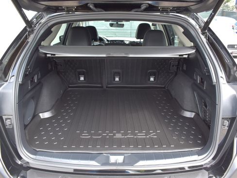 Used 2024 Subaru Outback Onyx Edition AWD/4WD image 32