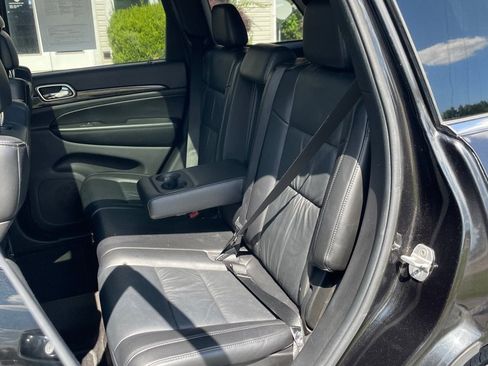 Used 2011 Jeep Grand Cherokee Laredo AWD/4WD image 18