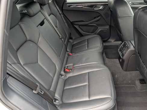 Certified 2024 Porsche Macan image 7