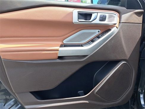 Used 2022 Ford Explorer King Ranch w/ Technology Package image 21