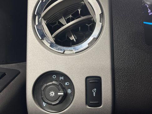 Used 2015 Ford F250 Lariat w/ Lariat Ultimate Package image 22