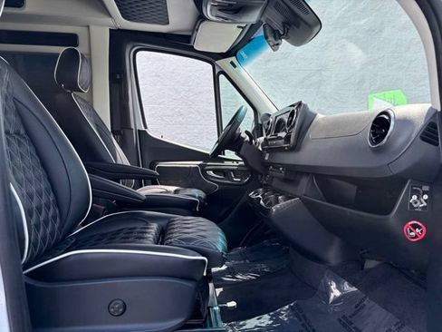 Used 2024 Mercedes-Benz Sprinter 3500 image 18