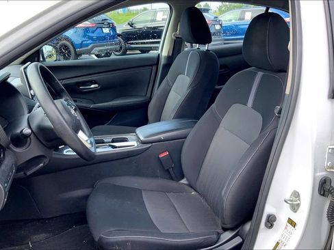 Used 2024 Nissan Sentra SV FWD image 9