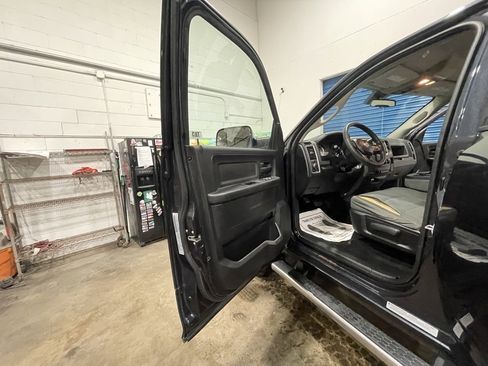 Used 2017 RAM 3500 Tradesman w/ Chrome Appearance Group image 13