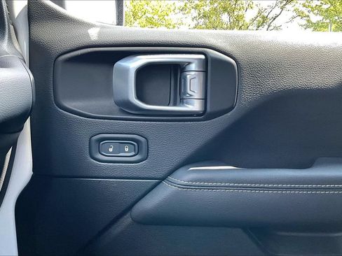 Used 2023 Jeep Wrangler Unlimited Sahara w/ Cold Weather Group AWD/4WD image 30