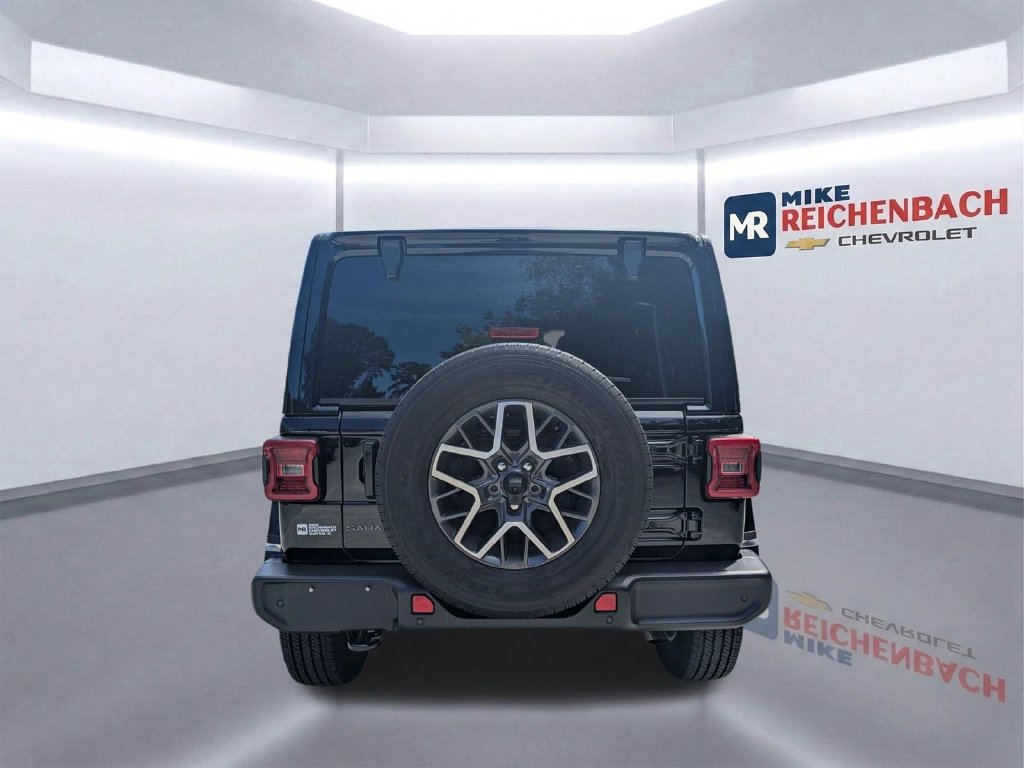 Used 2026 Jeep Wrangler Unlimited Sahara AWD/4WD image 5