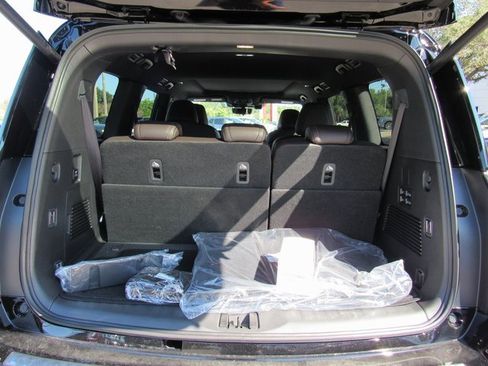 New 2026 Nissan Armada Platinum image 5