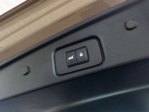 Used 2024 Nissan Pathfinder Platinum w/ Cargo Package image 39