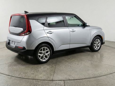 Used 2025 Kia Soul LX w/ LX Technology Package FWD image 9