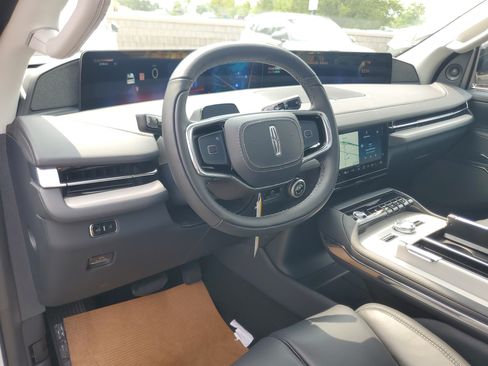 New 2027 Lincoln Navigator Reserve AWD/4WD image 14