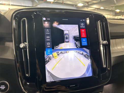 Used 2026 Volvo XC40 B5 Plus w/ Protection Package Premier image 17