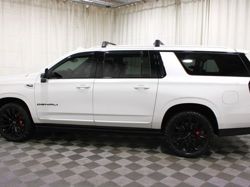 Used 2023 GMC Yukon XL Denali AWD/4WD image 34