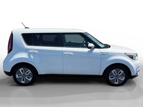 Used 2017 Kia Soul EV + FWD image 6