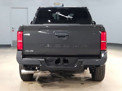 Certified 2025 Toyota Tacoma SR5 w/ SR5 Upgrade Package AWD/4WD image 6