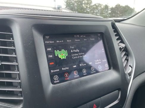 Used 2019 Jeep Cherokee Latitude Plus w/ Comfort/Convenience Group image 6