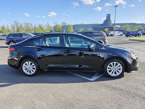 Used 2025 Toyota Corolla LE w/ LE Premium Package image 16