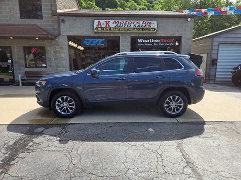 Used 2020 Jeep Cherokee Latitude Plus w/ Cold Weather Group AWD/4WD image 4