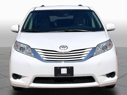 Used 2015 Toyota Sienna LE FWD image 3