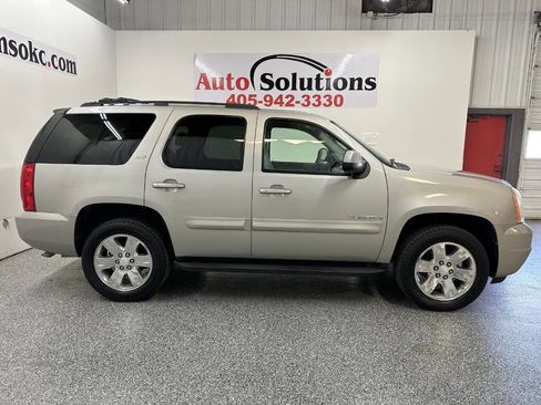 Used 2008 GMC Yukon SLT w/ SLT Preferred Equipment Group image 8