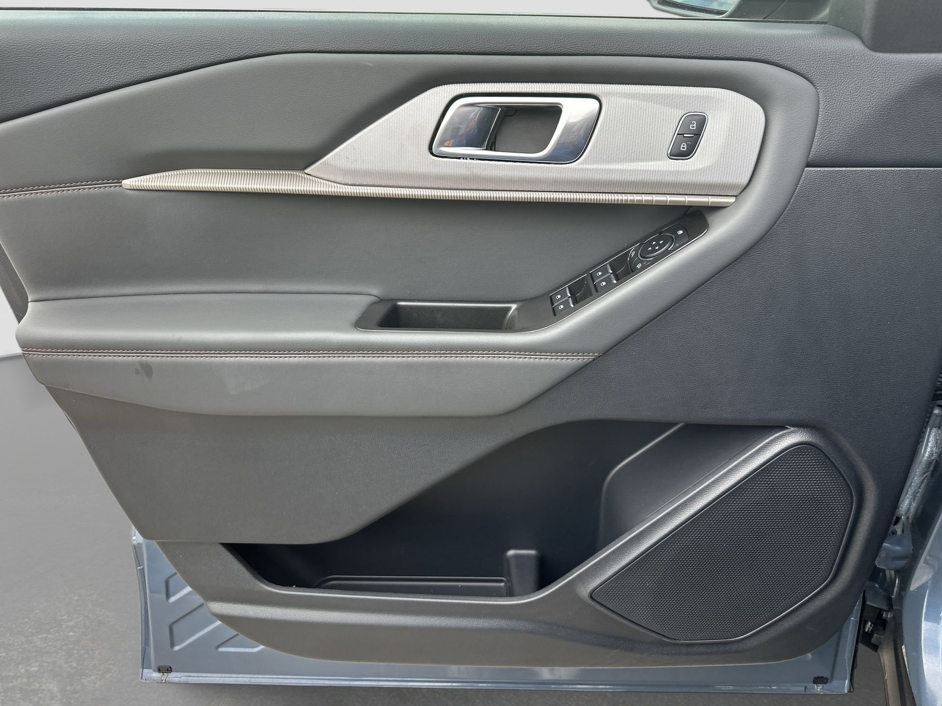 Used 2025 Ford Explorer Active RWD image 22