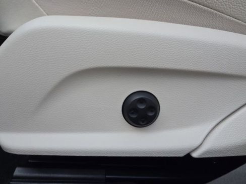 Used 2018 Mercedes-Benz E 400 4MATIC Sedan image 12