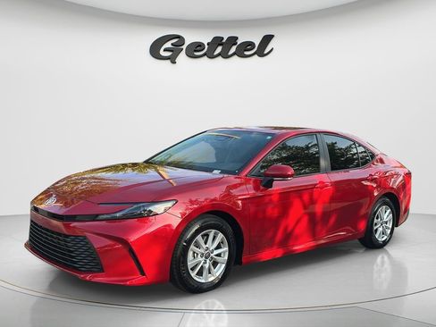 Used 2025 Toyota Camry LE w/ Convenience Package FWD image 1