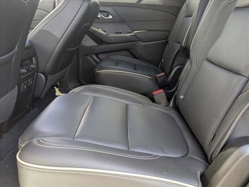 Used 2023 Chevrolet Traverse Premier image 18