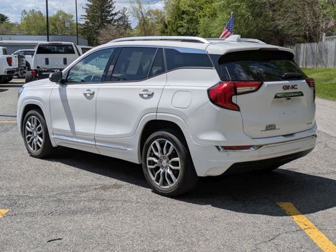 Certified 2022 GMC Terrain Denali w/ Denali Premium Package AWD/4WD image 5