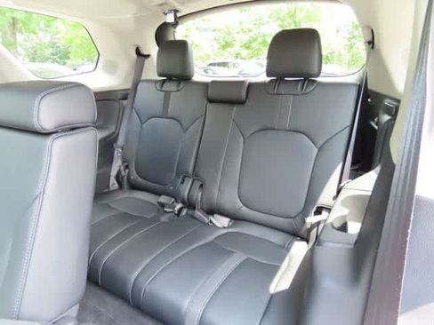 Used 2025 Honda Pilot Touring image 16