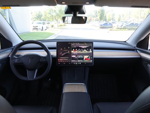 Used 2023 Tesla Model Y AWD image 15