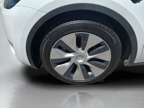 Used 2021 Tesla Model Y Long Range AWD/4WD image 13