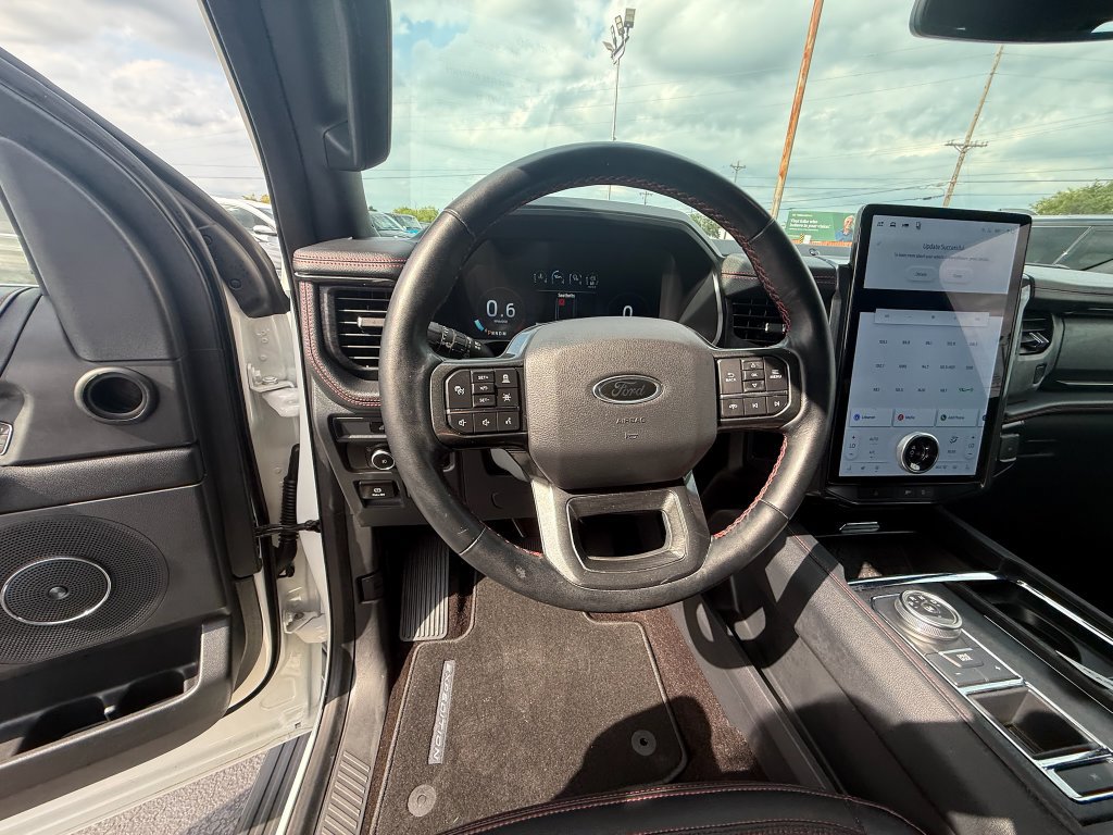 Used 2022 Ford Expedition Limited RWD image 16