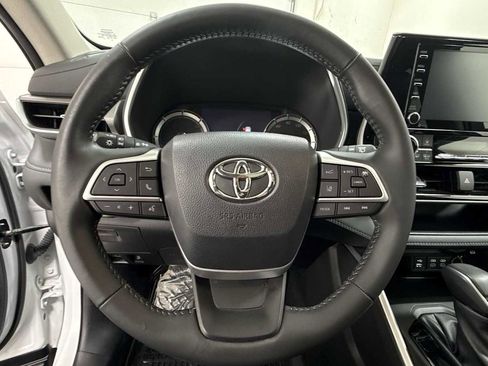 Certified 2022 Toyota Highlander XLE image 16