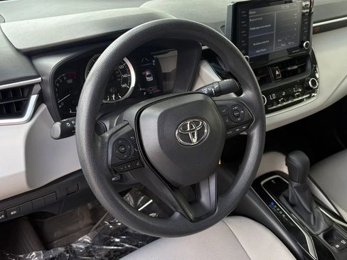 Used 2022 Toyota Corolla LE FWD image 13