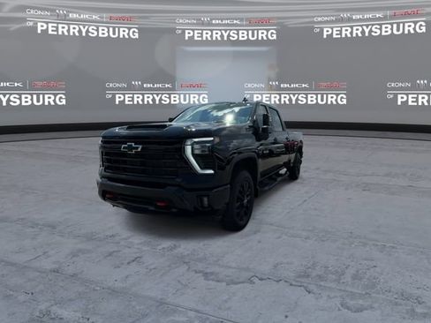 Used 2025 Chevrolet Silverado 2500 LTZ w/ LTZ Plus Package AWD/4WD image 5