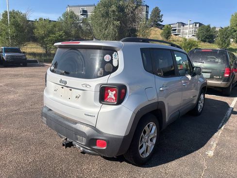 Used 2015 Jeep Renegade Latitude FWD image 8