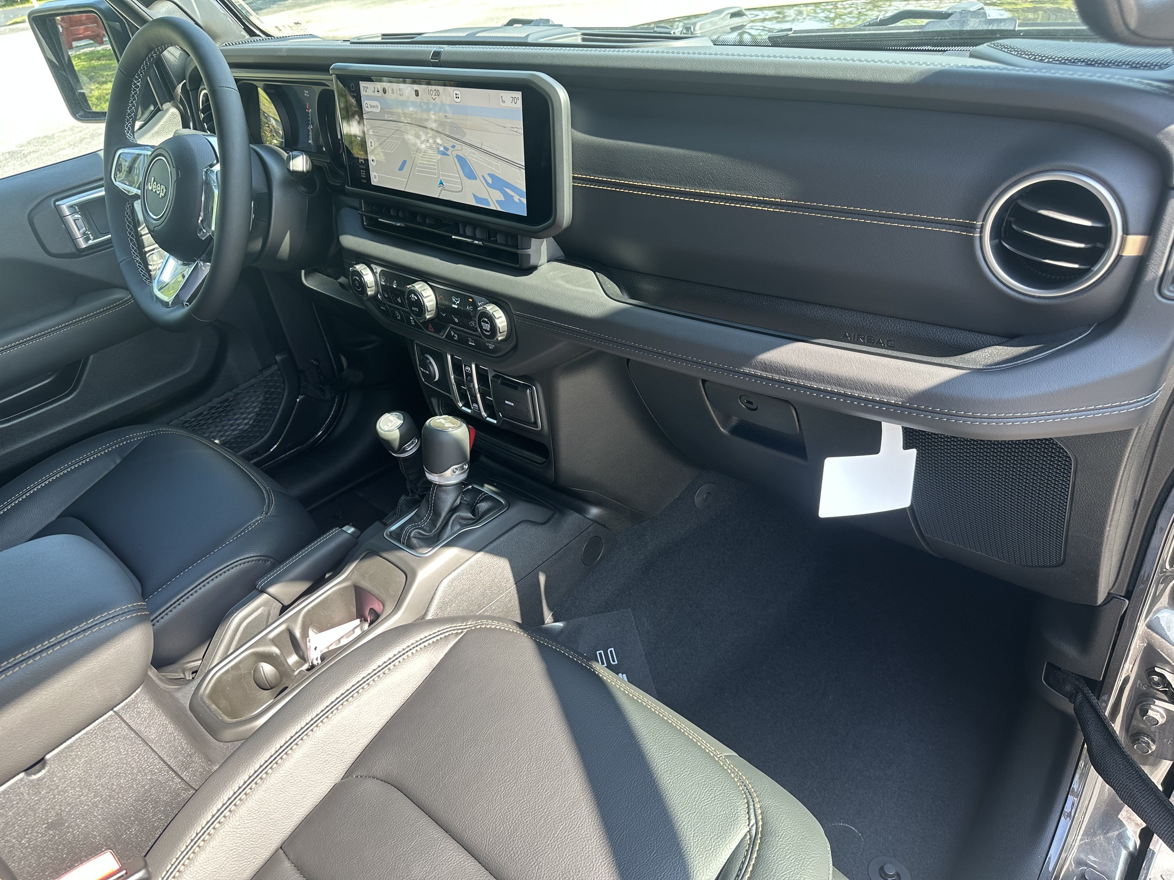Used 2025 Jeep Wrangler Unlimited Sahara w/ Safety Group AWD/4WD image 26