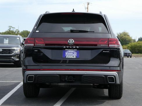 New 2025 Volkswagen Atlas Peak Edition SE image 23