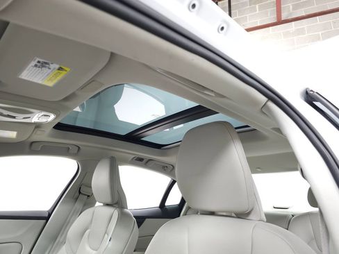 Used 2019 Volvo S60 T5 Momentum FWD image 15